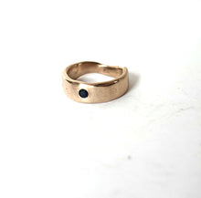 Band ring with sapphire