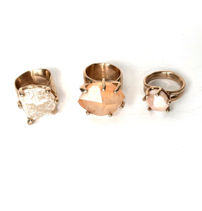 Peach/pink pearl ring